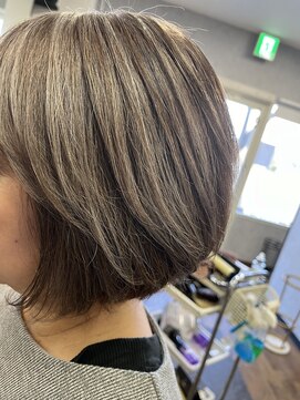 サーカス(CiRCUS) ハイライトボブ。