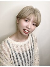 ショートスタイルをベースにレイヤーやボブ、くびれやメンズライクが得意な染矢です！