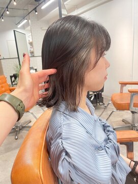 アイリー 名古屋(A/LEE) インナーカラーグレー／ボブ