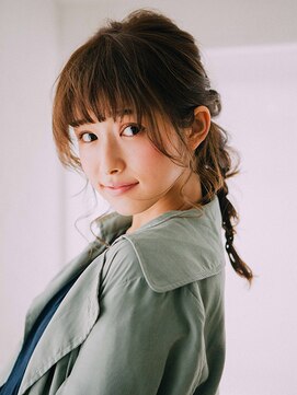 スタリー(Starry) 三つ編み下しアレンジ20代/30代/40代/ハレマチ通り