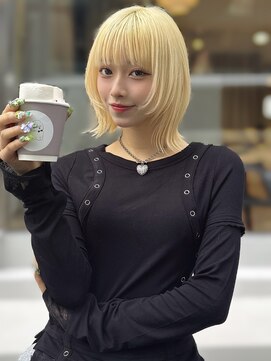 プール(POOL) 顔まわりウルフボブ×ペールブロンド×カフェ