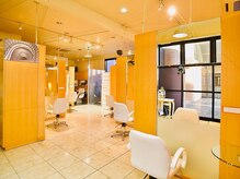 シーエヌシー アンド アソシエイツ CNC&ASSOCIATESの雰囲気（広々とした空間♪女性スタイリストのみ在籍。）