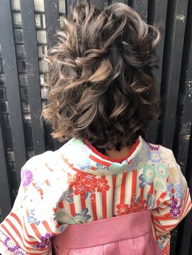 ゲッカビジン(GEKKABIJIN) 袴にも合う華やかハーフアップ《六本木 月下美人》