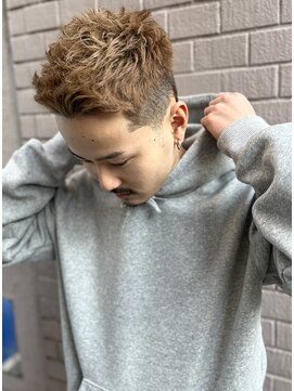 フランクスバーバーリザーブ 人形町店(FRANK’S BARBER RESERVE) 無造作アップバングテーパーフェードバーバースタイル