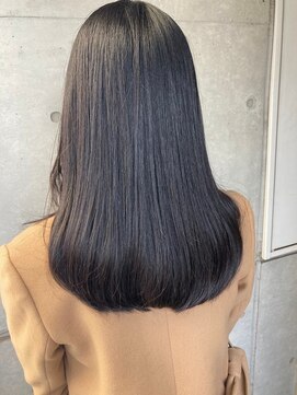 リバレッジ 白金(Leverage) 大人ミディアムストレート：Erika Fukunaga