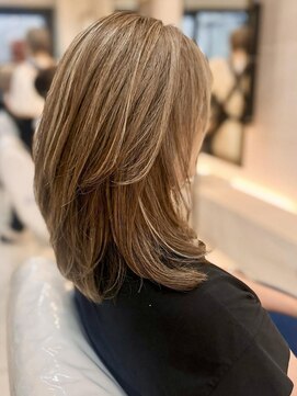 ザビー(THE B) 本八幡×セミロング×白髪ぼかし×ハイライト