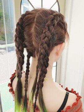 ウーロス(uros.) 裾カラー☆編み込みアレンジ