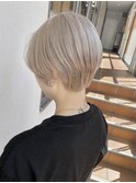 ホワイトベージュ×ショートレイヤー