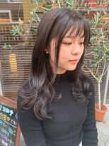 ビーワールド(B WORLD)&nbsp;ナチュラルなレイヤースタイルに透け感のあるブルーブラック