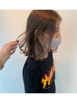 オブ ヘアー 自由が丘 ウエスト(Of HAIR WEST) ミディアムヘア/ミルクティーアッシュ/アッシュオリーブ