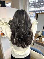 リングバイモアムー(Ring by Moremuu)&nbsp;イッシー　ホワイト　ハイライト