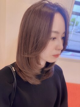 ヘアーメイク フェヌア(Hair Make fenua)の写真/脱白髪染め！大人女子必見の明るく染まる艶カラーが大好評♪髪のダメージを最小限に抑えながらカバー◎