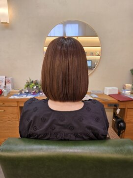 リタ(lita) ベージュカラーのボブ