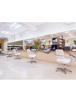 8割以上が女性スタッフで、女性のお客様も安心して続けて通えるサロンです。