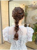 お呼ばれヘアアレンジ　編み下ろしアレンジ