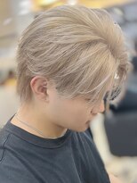 シウン(SIUN.)&nbsp;センターパート/フェザーショート
