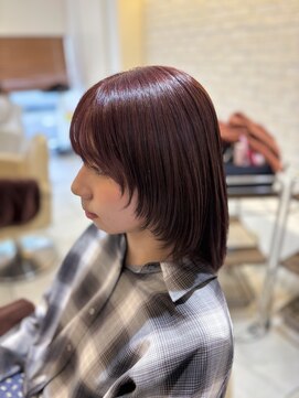 プリーク(preak) ツヤ感ルージュレッド×ラフレイヤーボブ