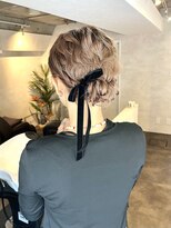 サンルーム(SUN room) ショートアレンジハイトーンリボンシニヨン波巻結婚式ヘアセット