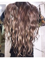 アンテナスクエア(ANTENA SQUARE)&nbsp;外国人ＢｌｏｎｄＢｅｉｇｅ・セラムバレイヤ―ジュ