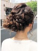 編み込みのサイドアップ