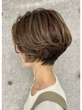 スウィープ 平尾(sweep) 【豊塚】首が長く見えるハンサムショートのハイライトカラー