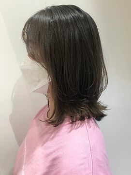 ウクラ バイ レシッド 池袋(uchla by rcid) くびレイヤーワンカールこなれミディシアーカラーグレージュ前髪