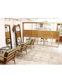 少人数だからこそできる丁寧なカウンセリングと落ち着いた雰囲気が魅力。