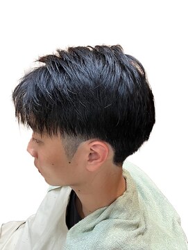 コレトモ(KORETOMO) 無造作刈り上げツーブロック大人カジュアル黒髪暗髪束感ショート