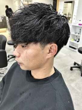 ヒュイル バイ ニアウ(Hwyl by Niau) メンズマッシュパーマツイストスパイラルパーマニュアンスパーマ