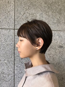 ニューナ(newna) フォルムがキレイなショートスタイル