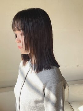 タヴィ(Tavi) パツンとラインの外ハネボブスタイル/ミディアムスタイル