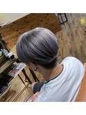 『SOI』刈り上げマッシュシルバーヘア