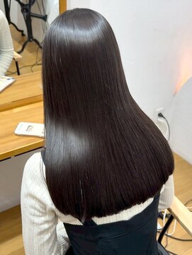 ミツバ(3tuba) 黒髪 ストレートヘア 暗めカラー 髪質改善トリートメント 艶髪