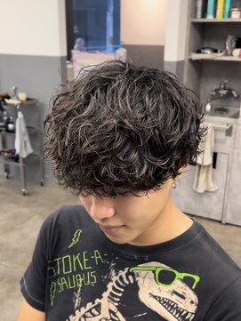 ノイセル 西本町(Noisyle) フェザーパーマサーフカール刈り上げセンターパート◎