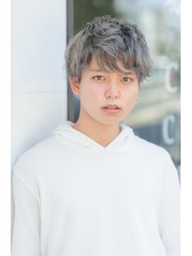 クシュ 所沢西口プロぺ通り(kusyu... ) ショートセンターパートサーフフェザープードルパーマ