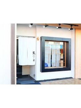 大人の髪には大人の為の贅沢な時間を。輝きを失わず、年齢を重ねるほど美しくなる髪を目指して・・・。