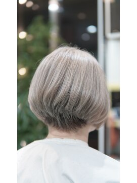 【脱白髪染】グレイヘア（白髪）のファッションカラー92