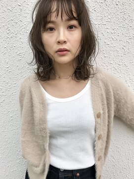 リタ(Lita) ミディアムレイヤー×マロングレージュ