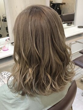 ディバイス カラーアンドエクステ(Device) 【Device】外国人風スモーキーグレージュWカラー