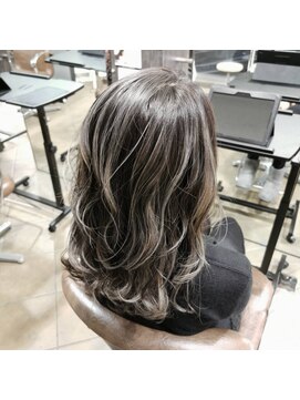 ルイス 喜連瓜破(Luis) バレイヤージュ