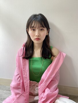 フォルテ(Forte) 耳かけミディアム／抜け感バング／ラフウェーブ