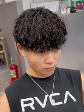 エルマーク 梅田中津(L-MARK) スパイラルパーマツイストパーマアップバング短髪メッシュ