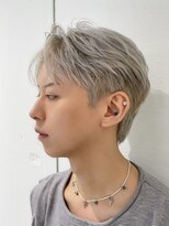 ノラ ウメダ(NORA UMEDA)&nbsp;韓国ヘア  アクティブショート×ホワイトシルバー