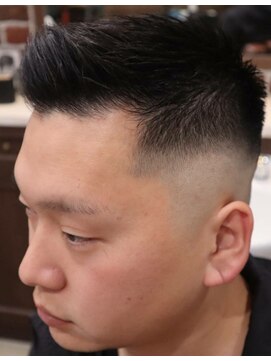 アクセプトザワールドバーバー(Accept the world barber) クルー×スキンフェード