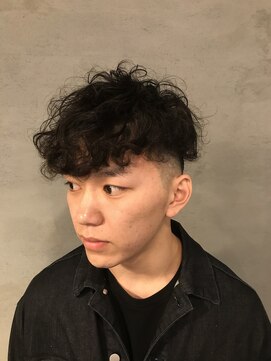 ザ バーバー ルイス(THE BARBER LUI'S) skin fade & natural parm