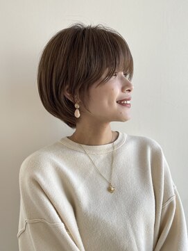 イヴォークトーキョーオーサカ(EVOKE TOKYO osaka) 小顔ショート! 丸み 可愛い ベージュカラー おしゃれ 耳かけ