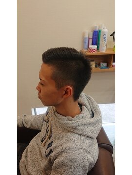 バーバーリコリス(barber Lycoris) 七三刈り上げ