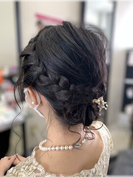 アヴソリューク(Absoluk) 編み込みシニヨン