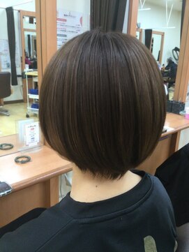 ヒラトヤ 肴町店 20代30代大人可愛い前上がり丸みショートチョコレートベージュ