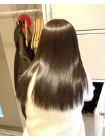 ザックジングウ 表参道(ZACC JINGU)&nbsp;グレーベージュ/レイヤーロング/髪質改善/ツヤ髪スタイル